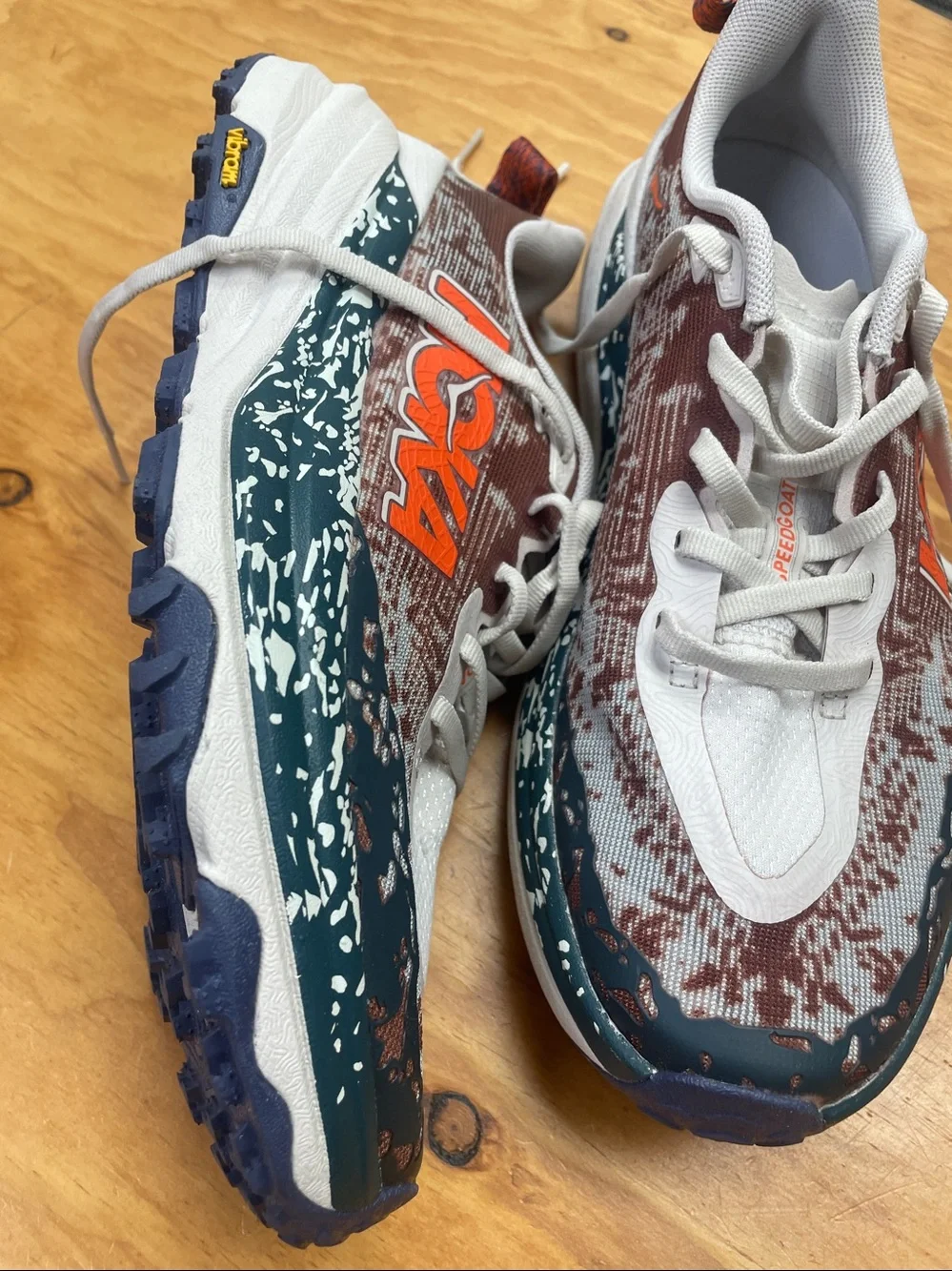 HOKA SpeedGoat 6 8D